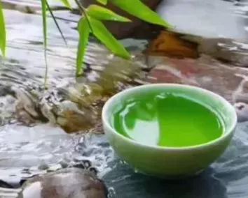 交往間如同清水